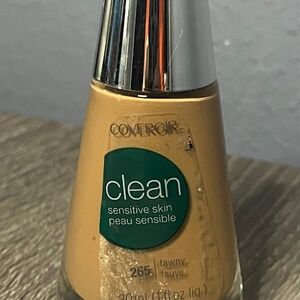 Covergirl Clean Sensitive Skin Liquid Foundation #265 Tawny Oil Free Creamy New!